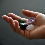 Kit de 5 Piedras Energéticas y Salvia Blanca - Image 4