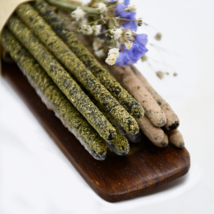 set de inciensos con flores moradas