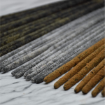 varas de incienso vista en detalle