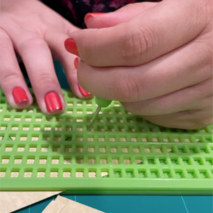 perforación de braille en empaque