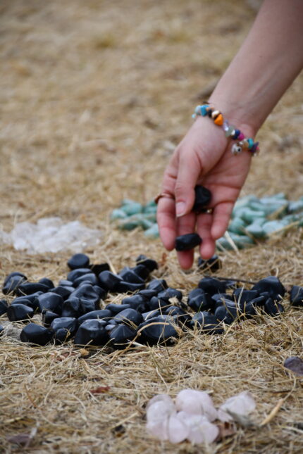 obsidiana sobre pasto